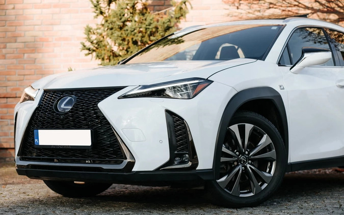 Lexus UX cena 145000 przebieg: 39452, rok produkcji 2020 z Białystok małe 742